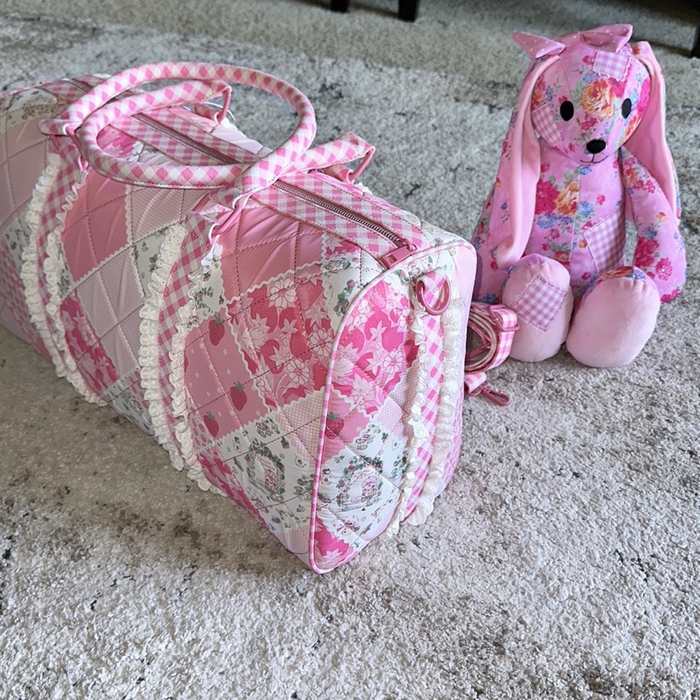 🍒SOLD🍒 Strawberry Shortcake Quilted Weekender Bag by Dolls kill - Picture 3 of 15